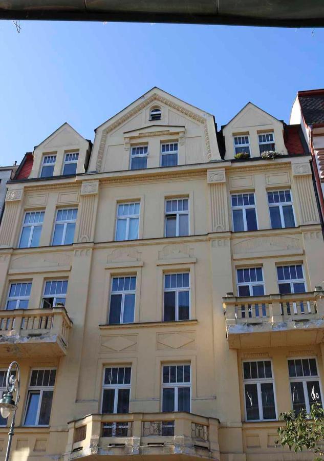 Retro Big Apartment With Two Balconies And Lift Карловы Вары Экстерьер фото