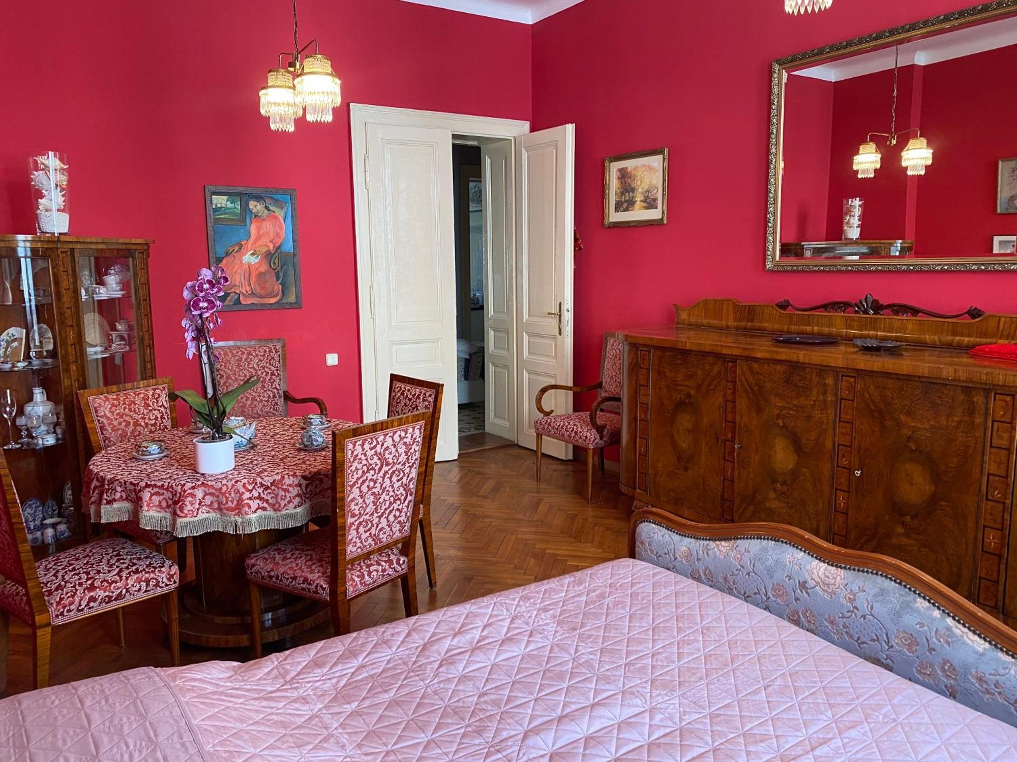 Retro Big Apartment With Two Balconies And Lift Карловы Вары Экстерьер фото